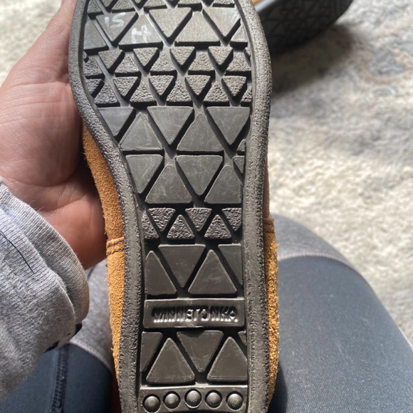 Authentic women’s Minnetonka fringe moccasins size 5 - Picture 2 of 3